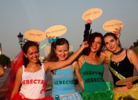 Ιδέες για επιγραφές σε μπλουζάκια για ένα πάρτι bachelorette: για τη νύφη και τις φίλες Stencils για bachelorette party do-it-yourself templates